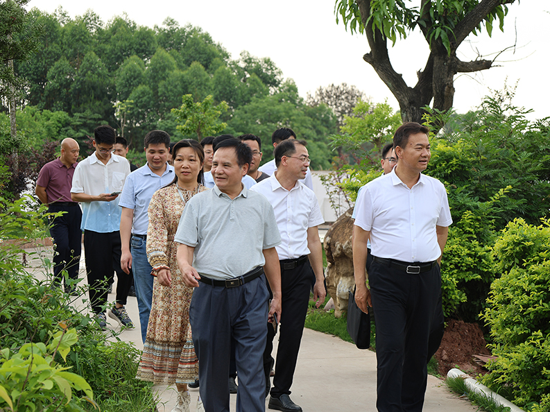  桂平市市长黄德佳等领导到我校指导工作丨 米兰(中国)